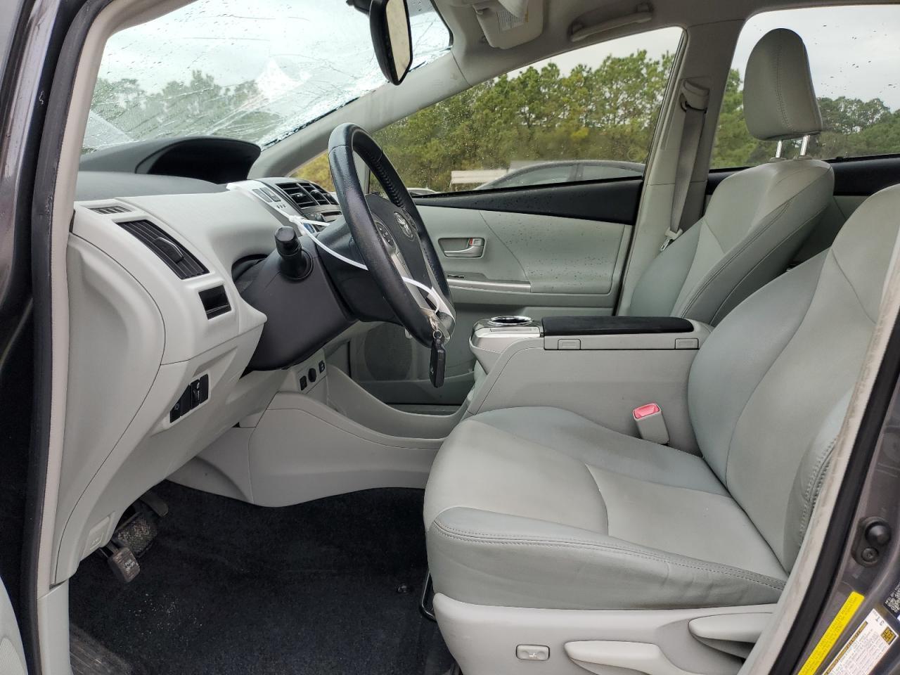 2013 TOYOTA PRIUS V - Image 7