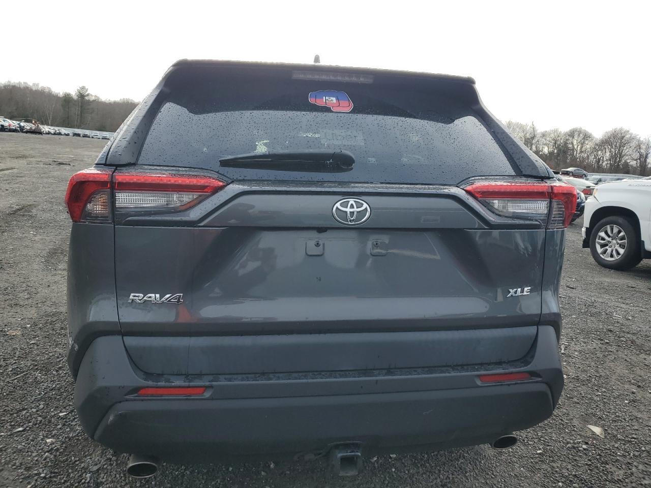 2020 TOYOTA RAV4 XLE - Image 6