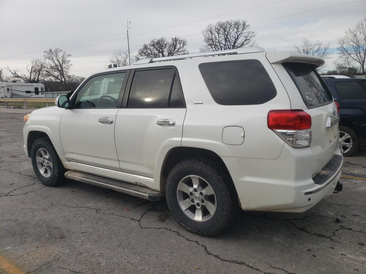 2011 TOYOTA 4RUNNER SR - Image 2