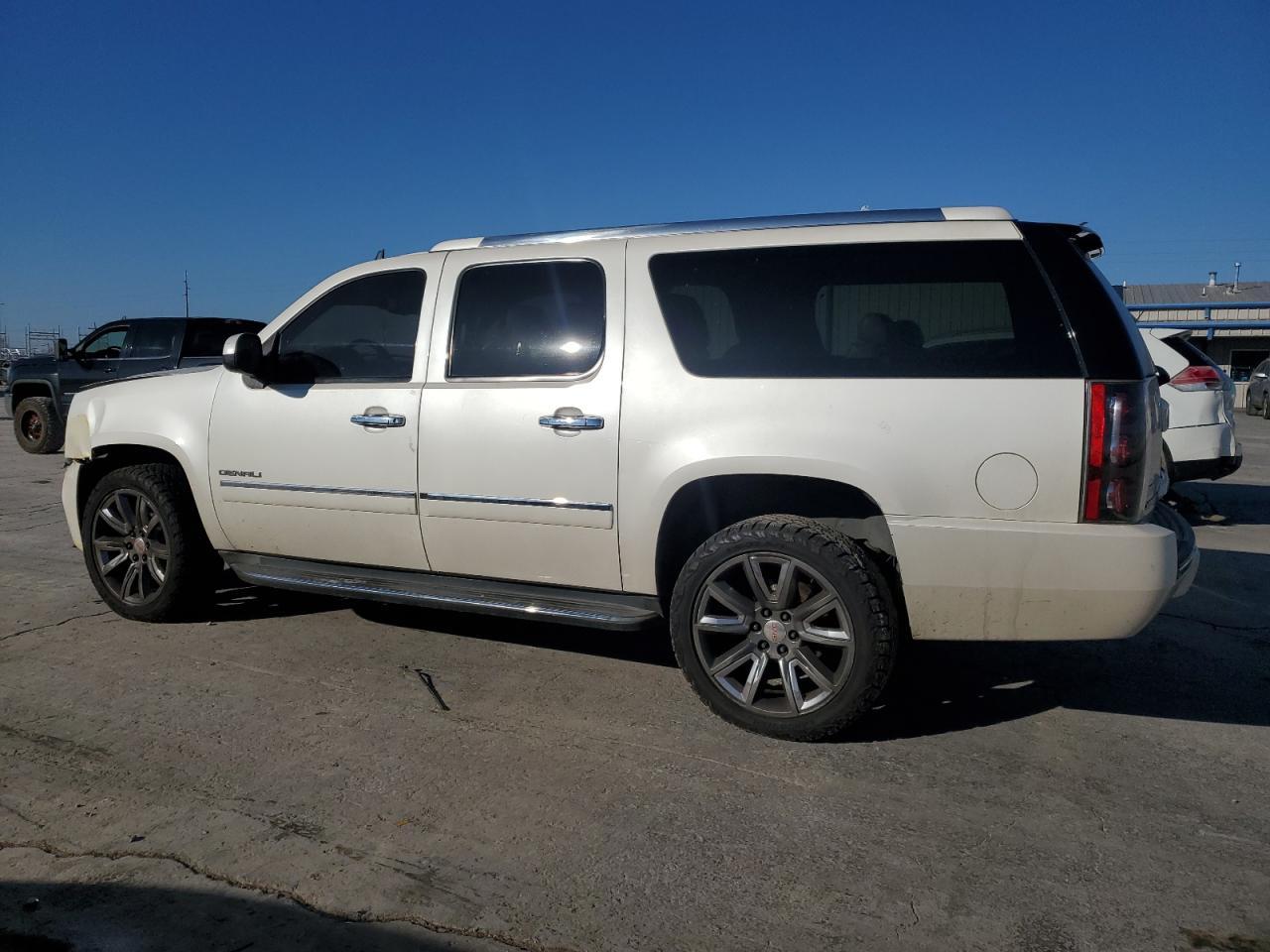 2012 GMC YUKON XL D - Image 2