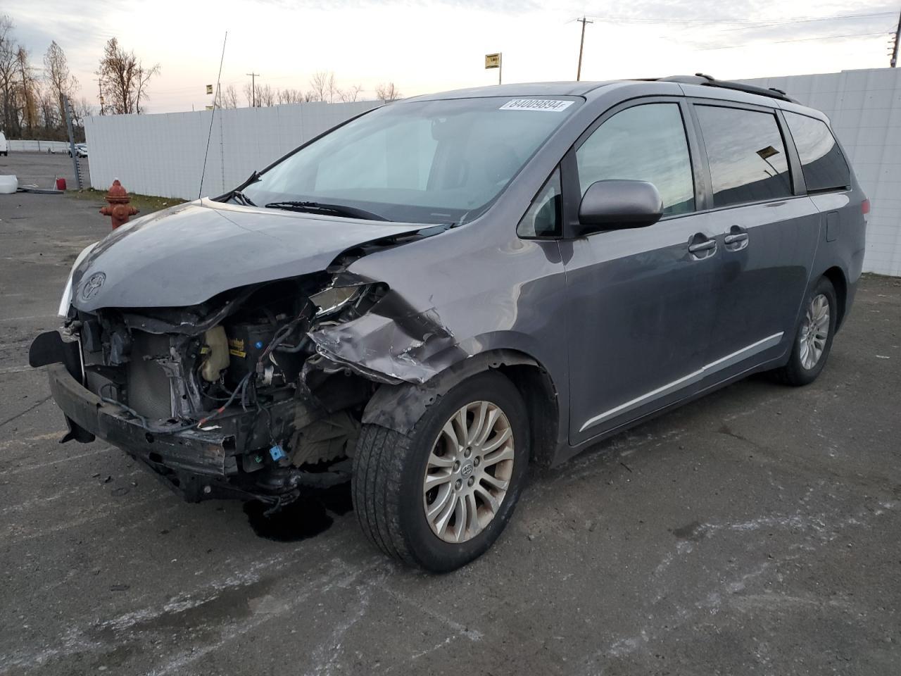 2011 TOYOTA SIENNA XLE