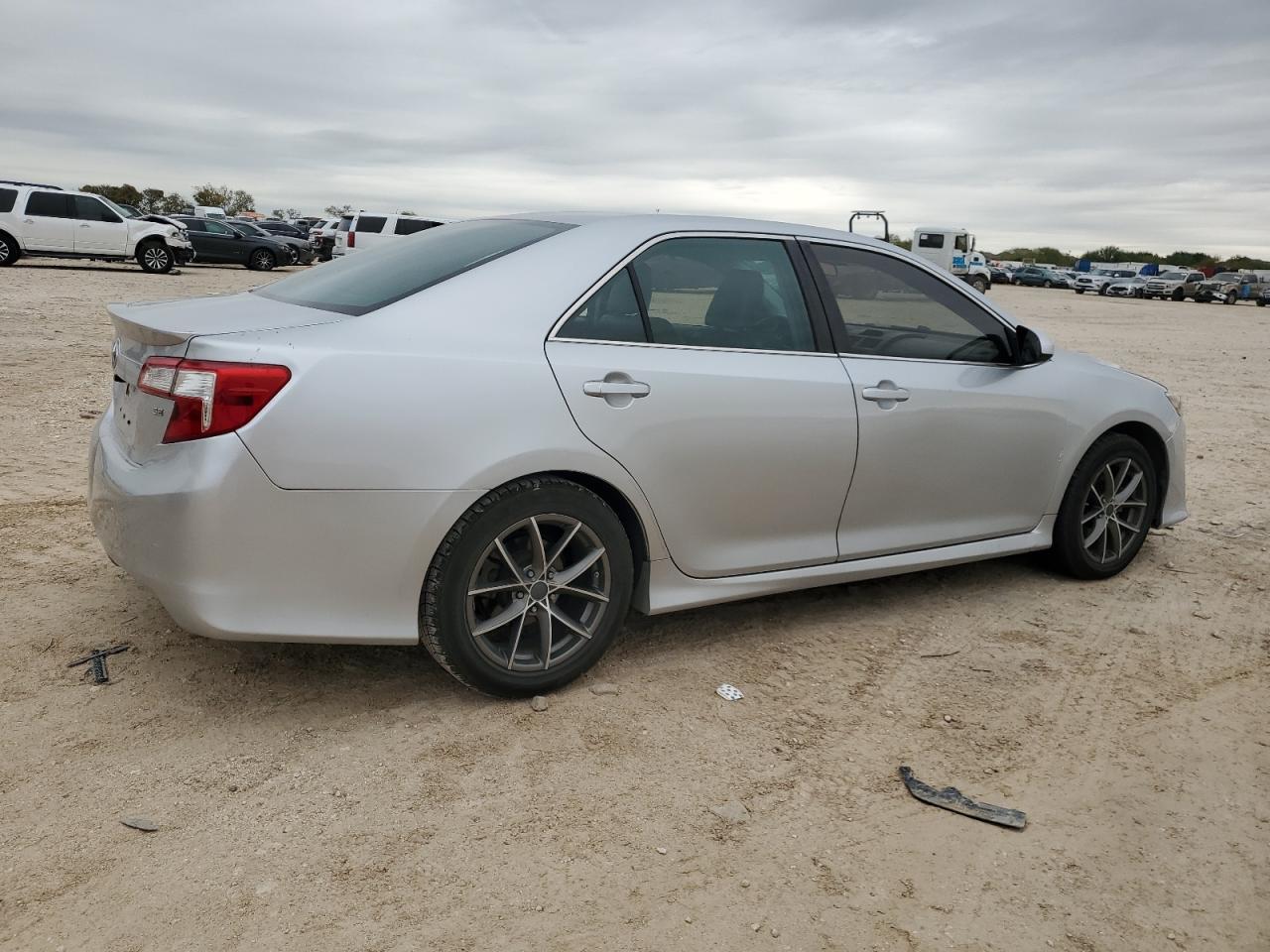 2014 TOYOTA CAMRY L - Фото 3