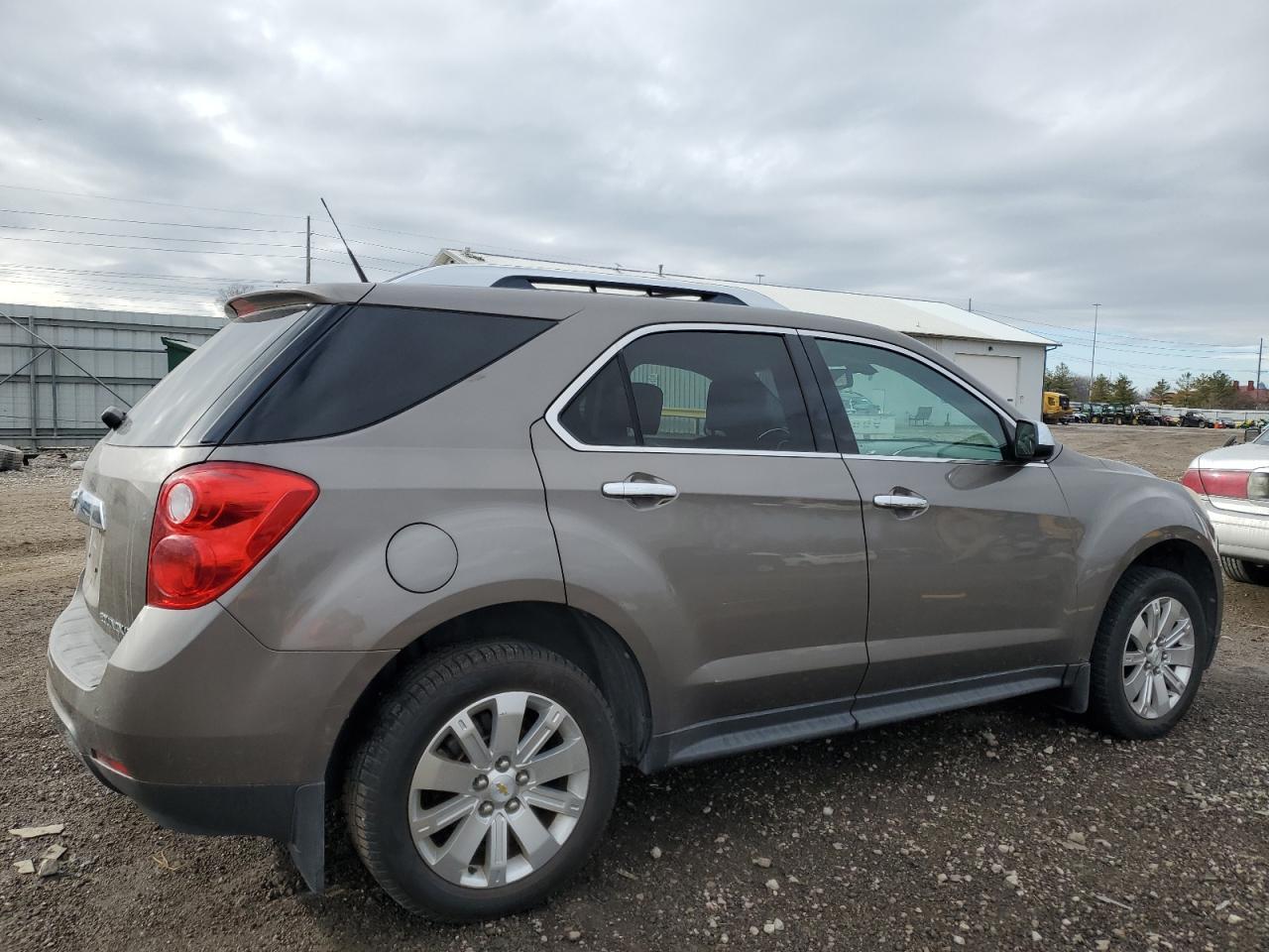 2011 CHEVROLET EQUINOX LT - Image 3
