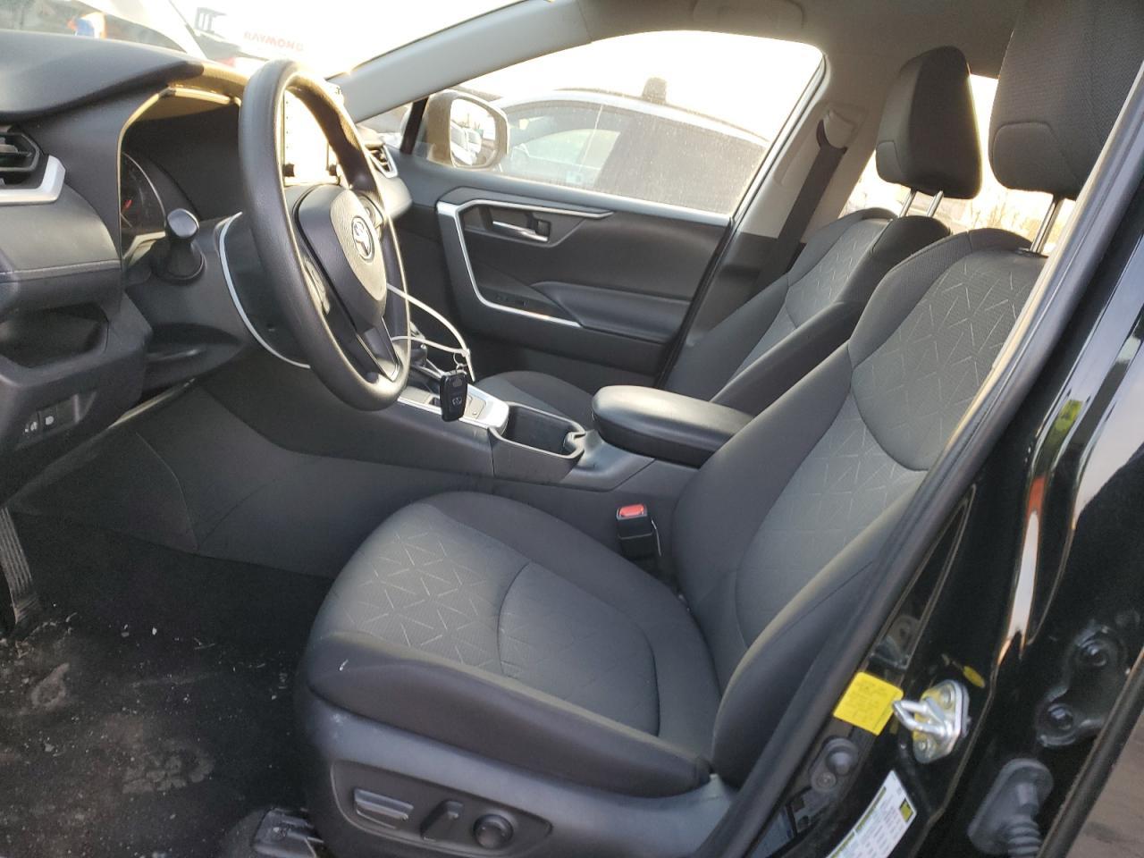 2022 TOYOTA RAV4 XLE - Фото 7