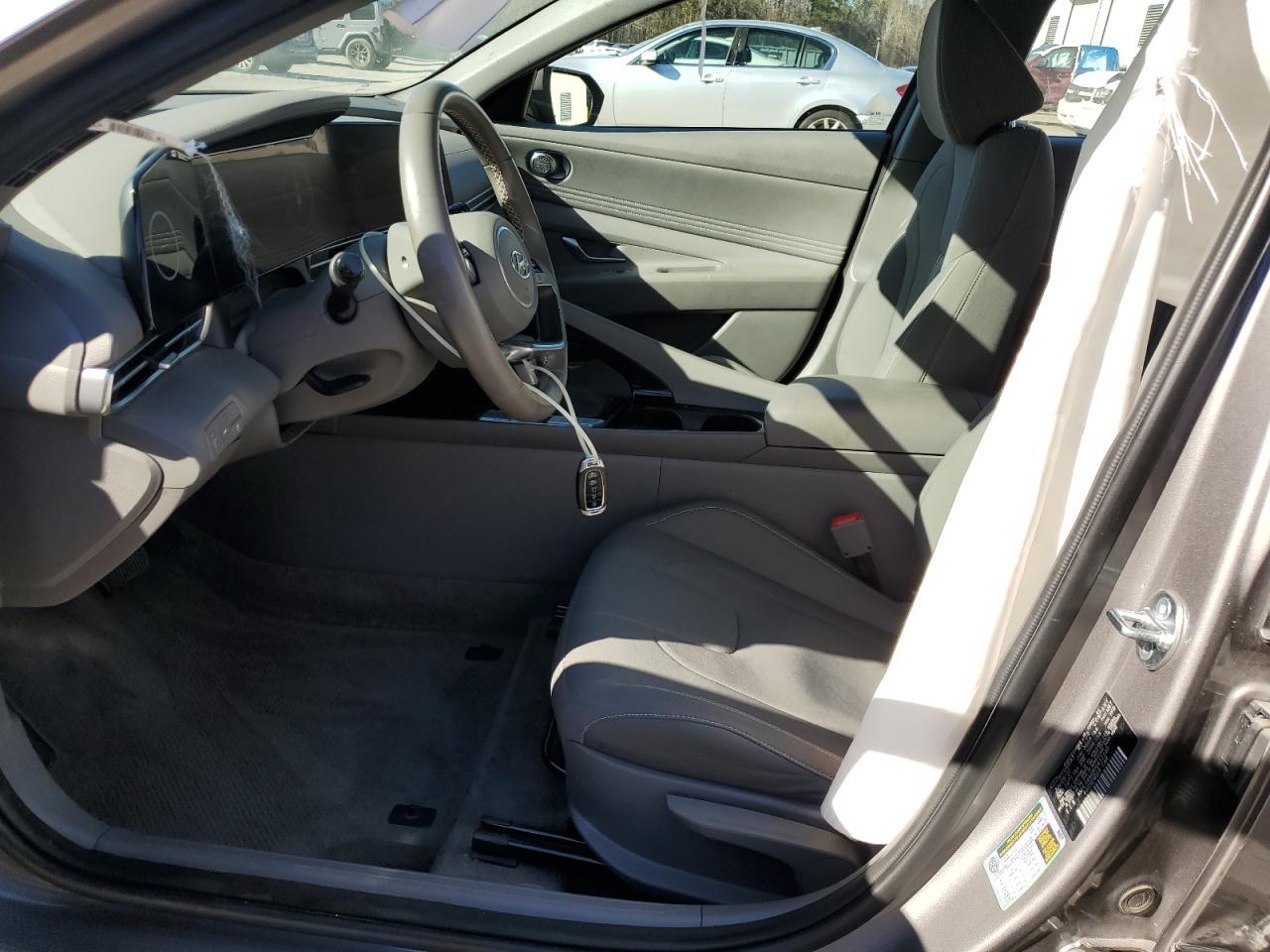 2023 HYUNDAI ELANTRA SE - Image 7