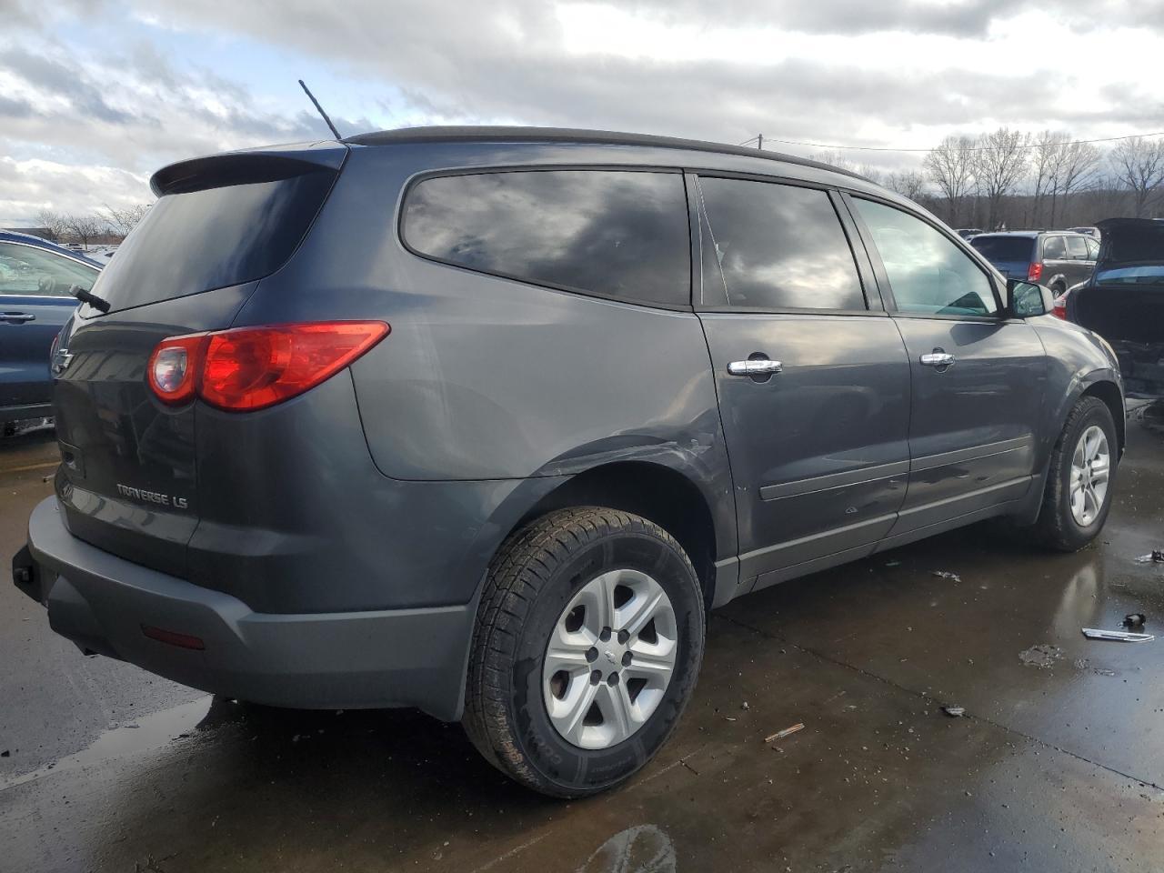 2012 CHEVROLET TRAVERSE L - Image 3