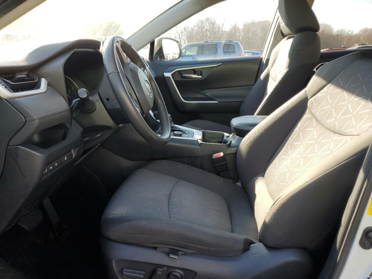 2020 TOYOTA RAV4 XLE - Фото 7