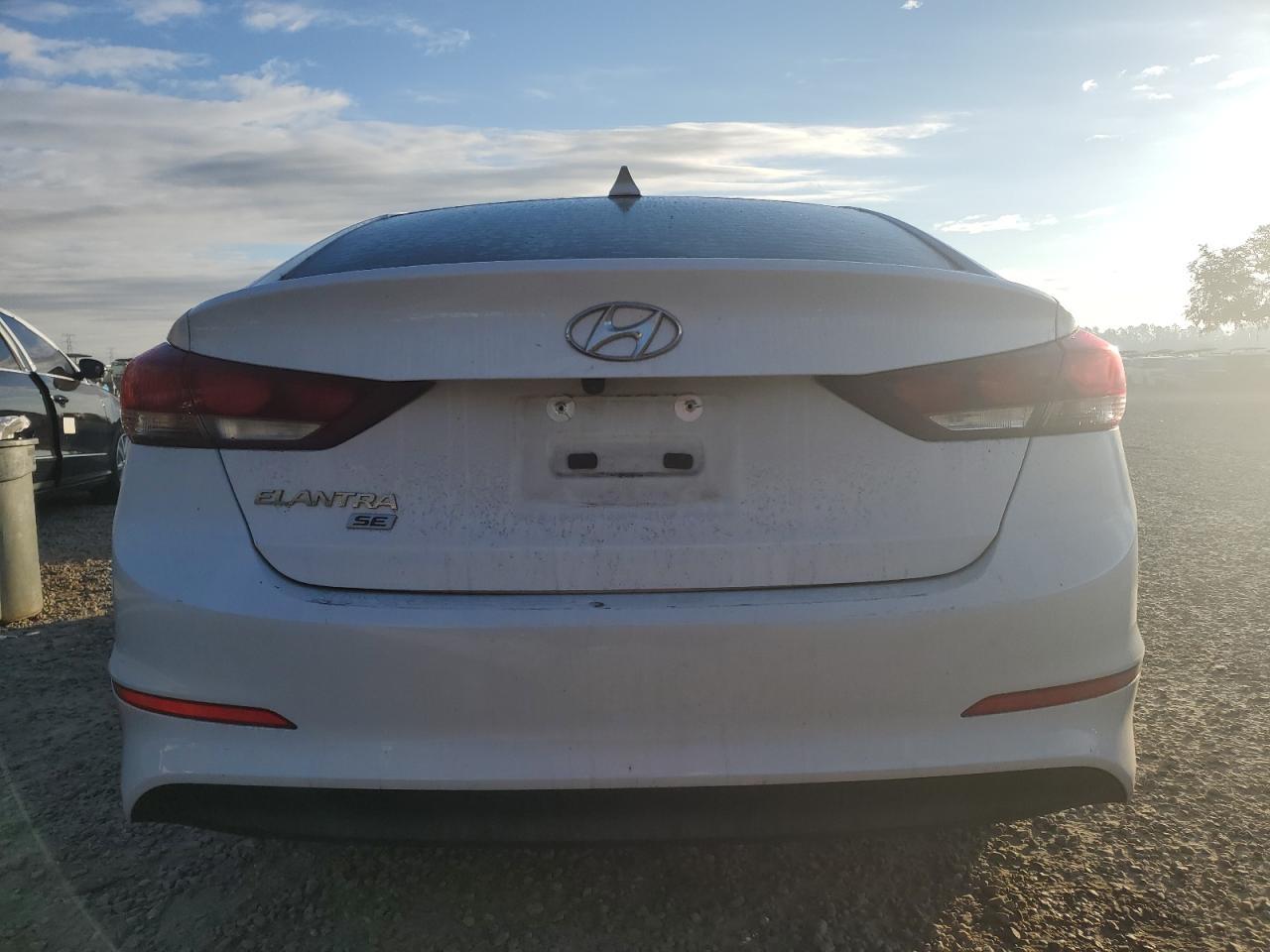 2018 HYUNDAI ELANTRA SE - Image 6