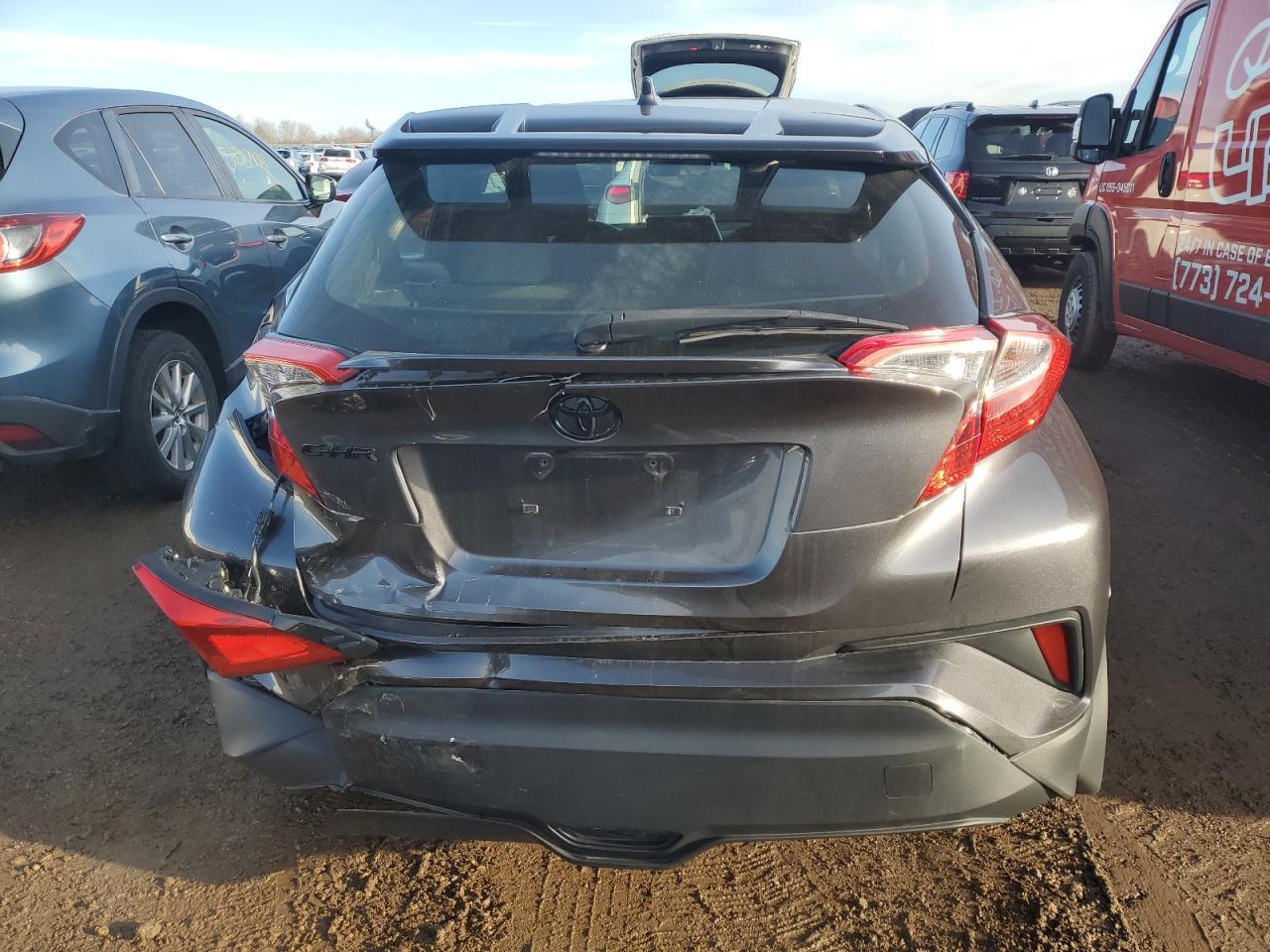2021 TOYOTA C-HR XLE - Фото 6
