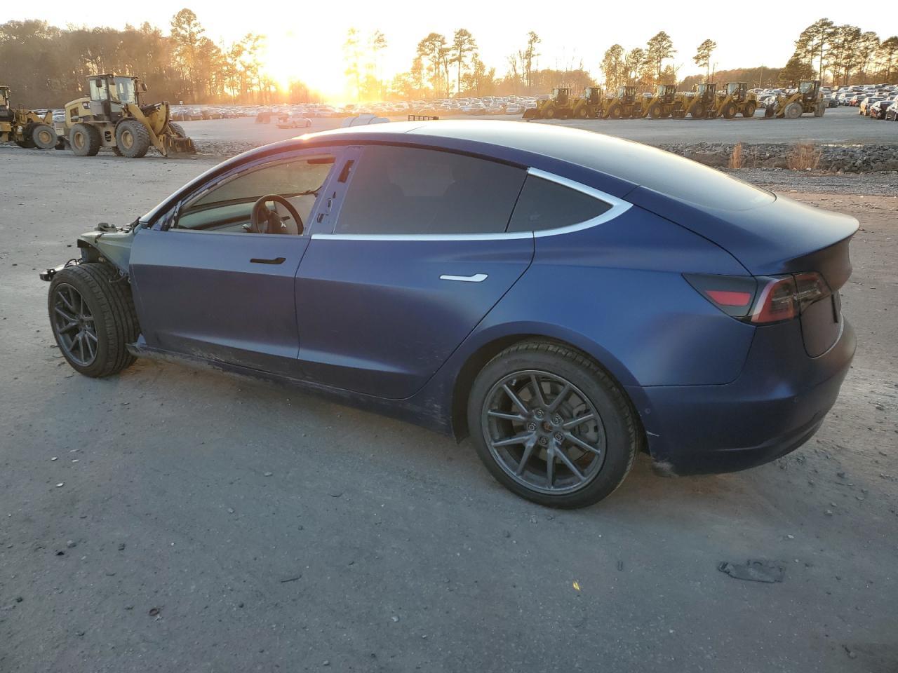 2019 TESLA MODEL 3 - Фото 2