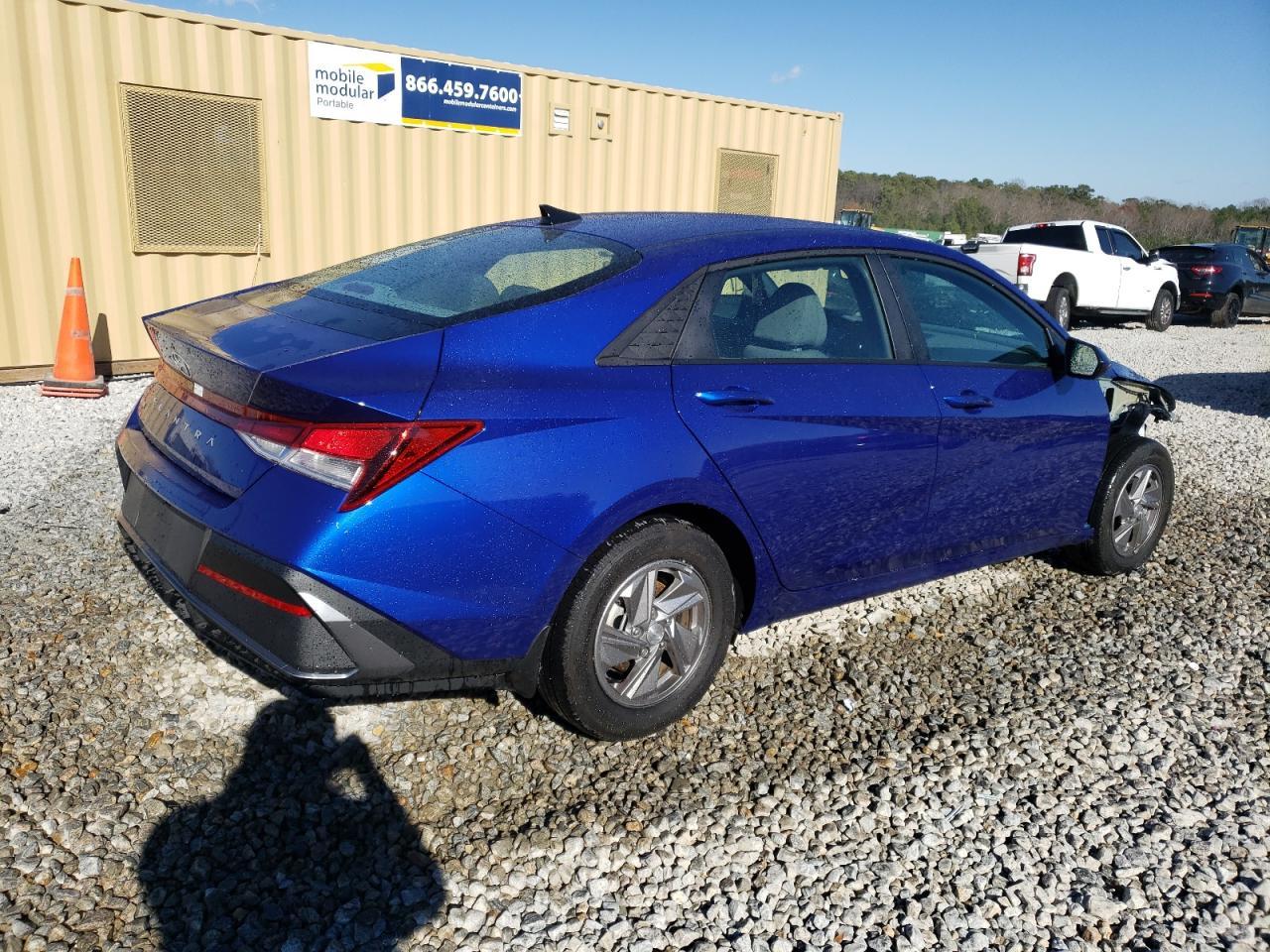 2024 HYUNDAI ELANTRA SE - Image 3
