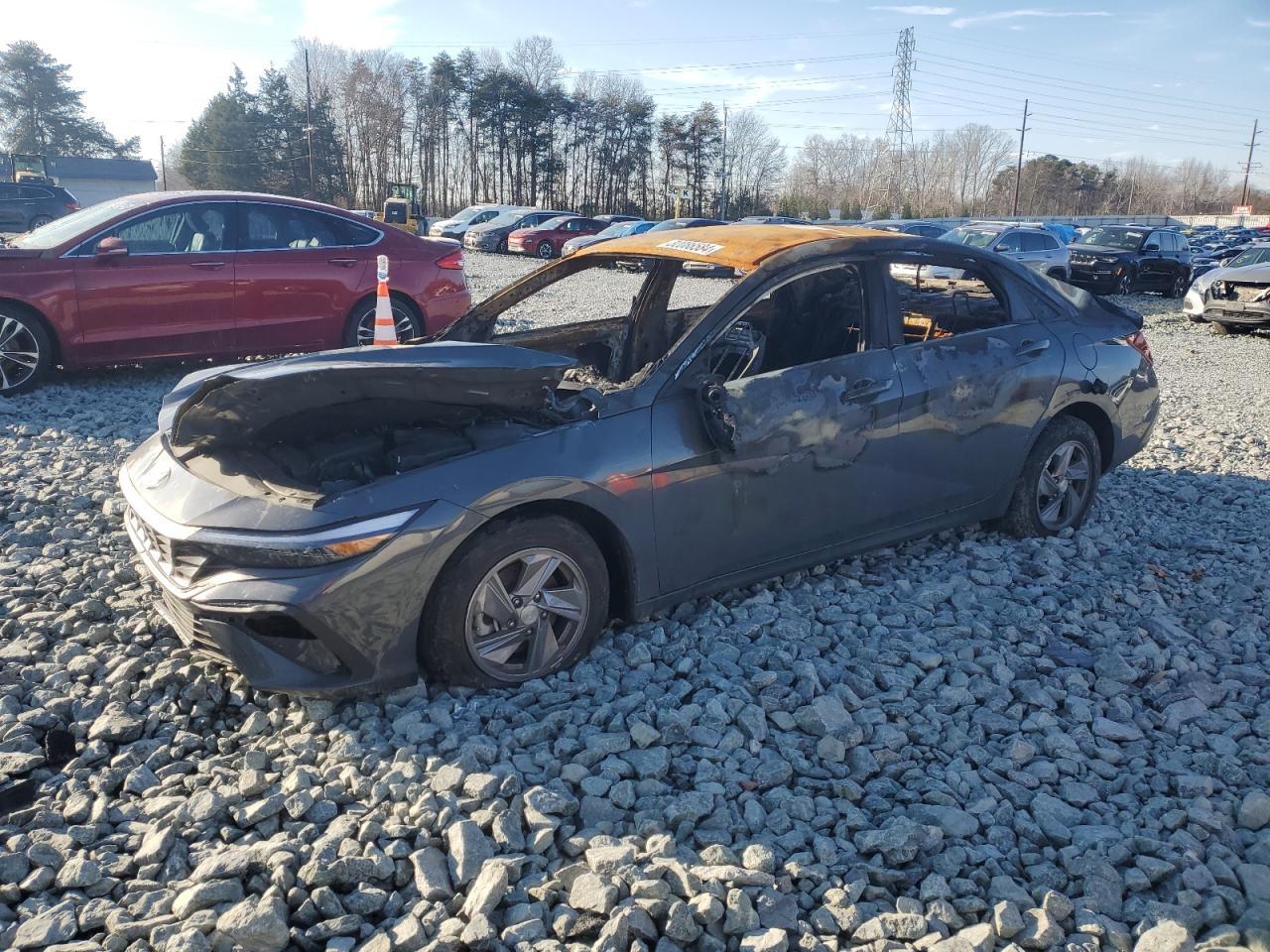 2024 HYUNDAI ELANTRA SE