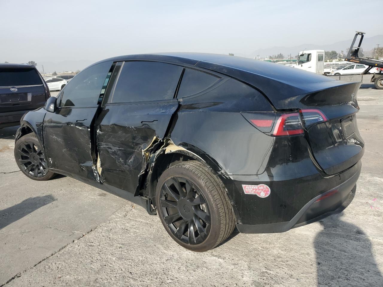 2023 TESLA MODEL Y - Image 2