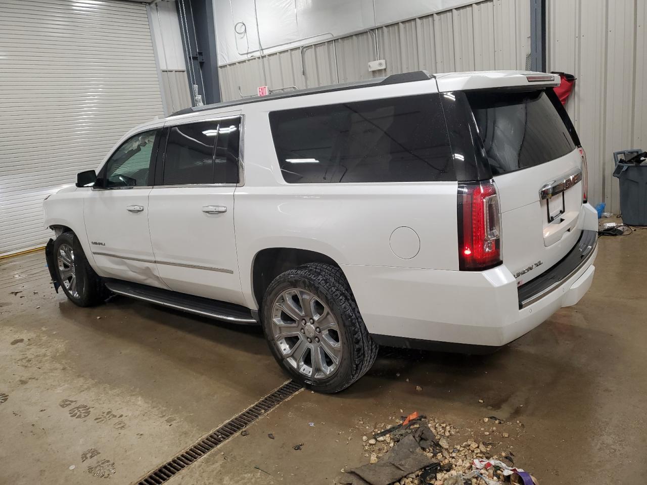 2016 GMC YUKON XL D - Фото 2