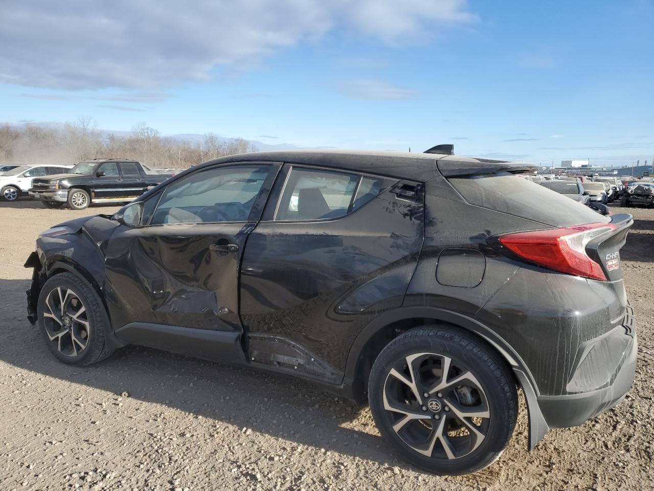 2022 TOYOTA C-HR XLE - Фото 2