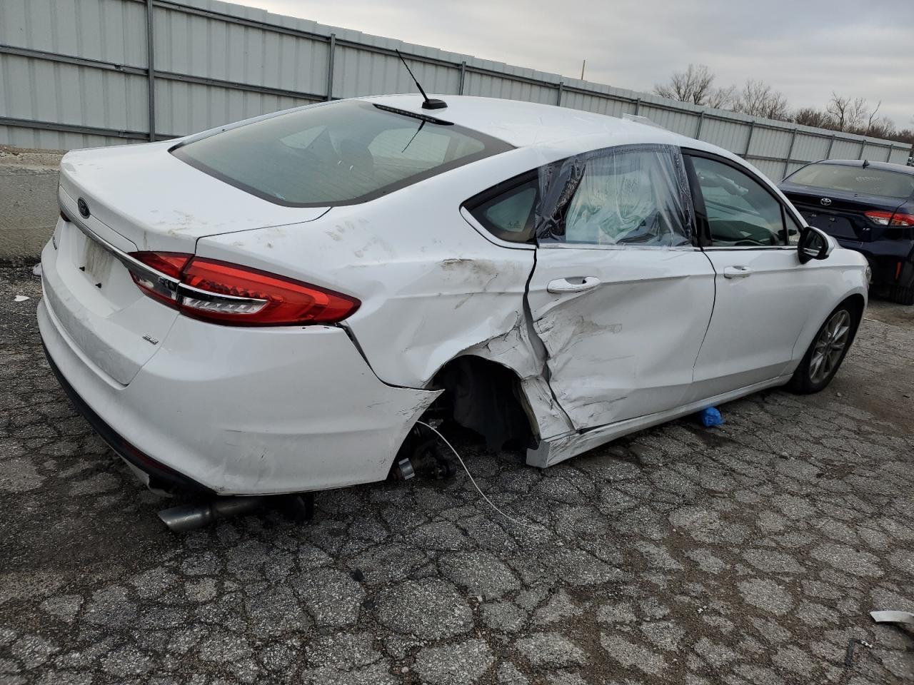 2017 FORD FUSION SE - Фото 3