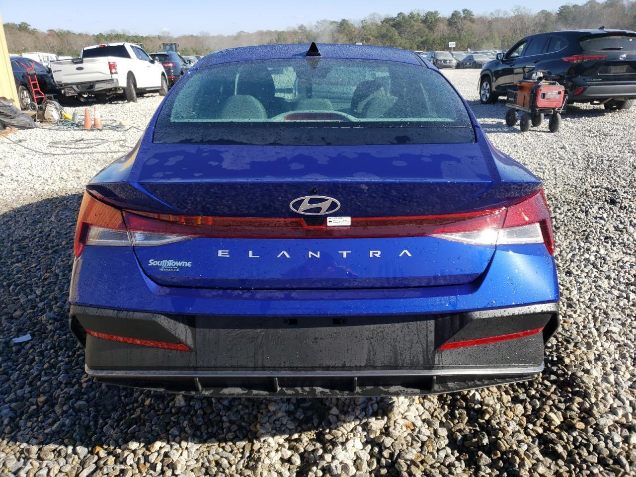 2024 HYUNDAI ELANTRA SE - Image 6