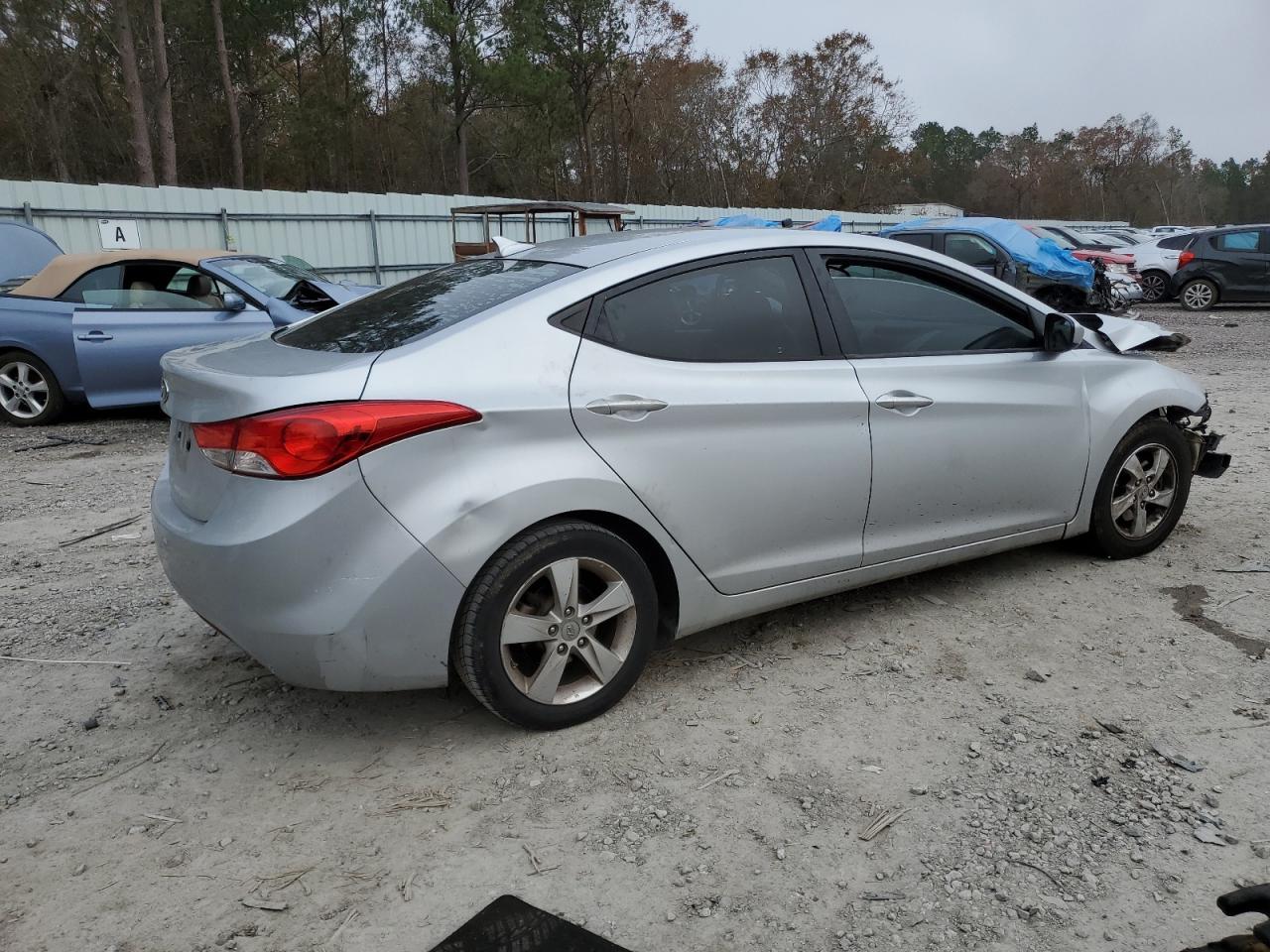 2013 HYUNDAI ELANTRA GL - Image 3