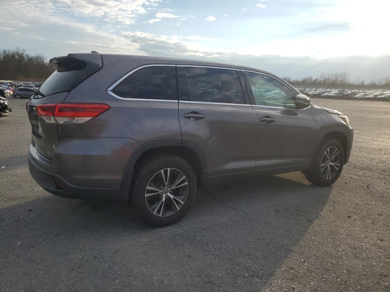 2018 TOYOTA HIGHLANDER - Image 3