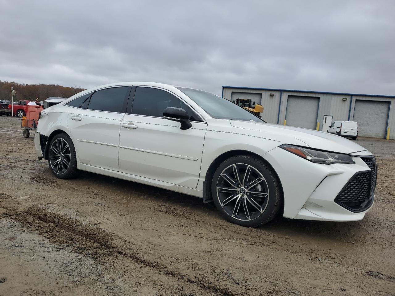 2019 TOYOTA AVALON XLE - Image 4