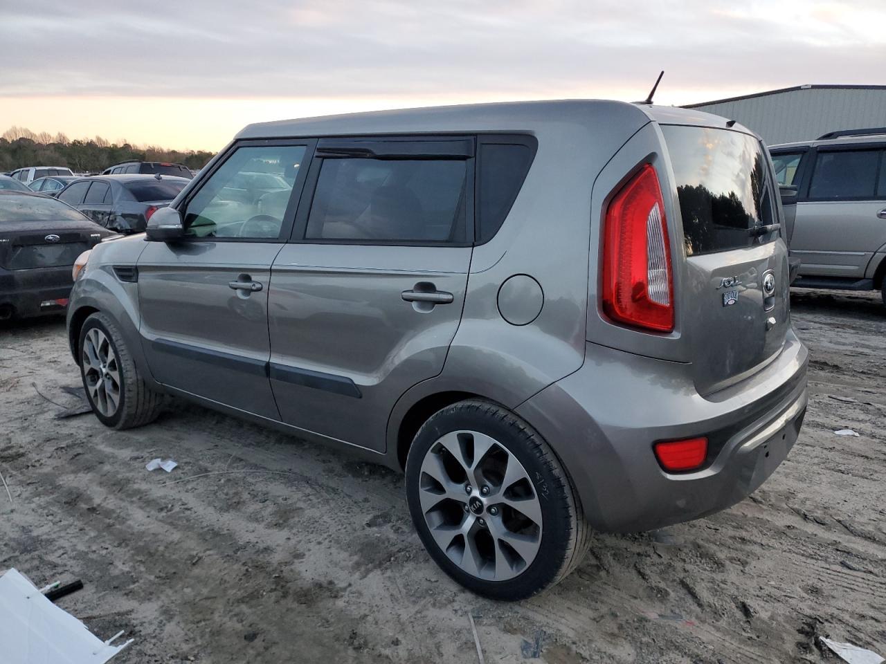 2013 KIA SOUL + - Image 2