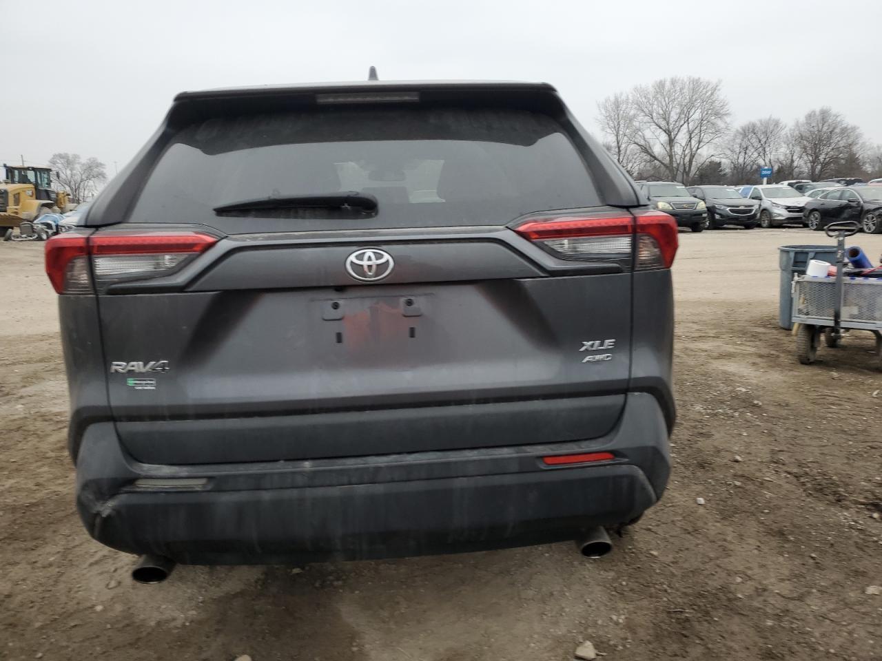 2020 TOYOTA RAV4 XLE - Фото 6