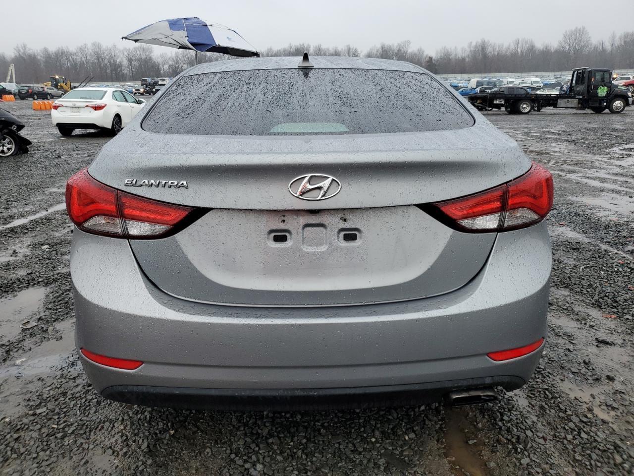 2015 HYUNDAI ELANTRA SE - Image 6