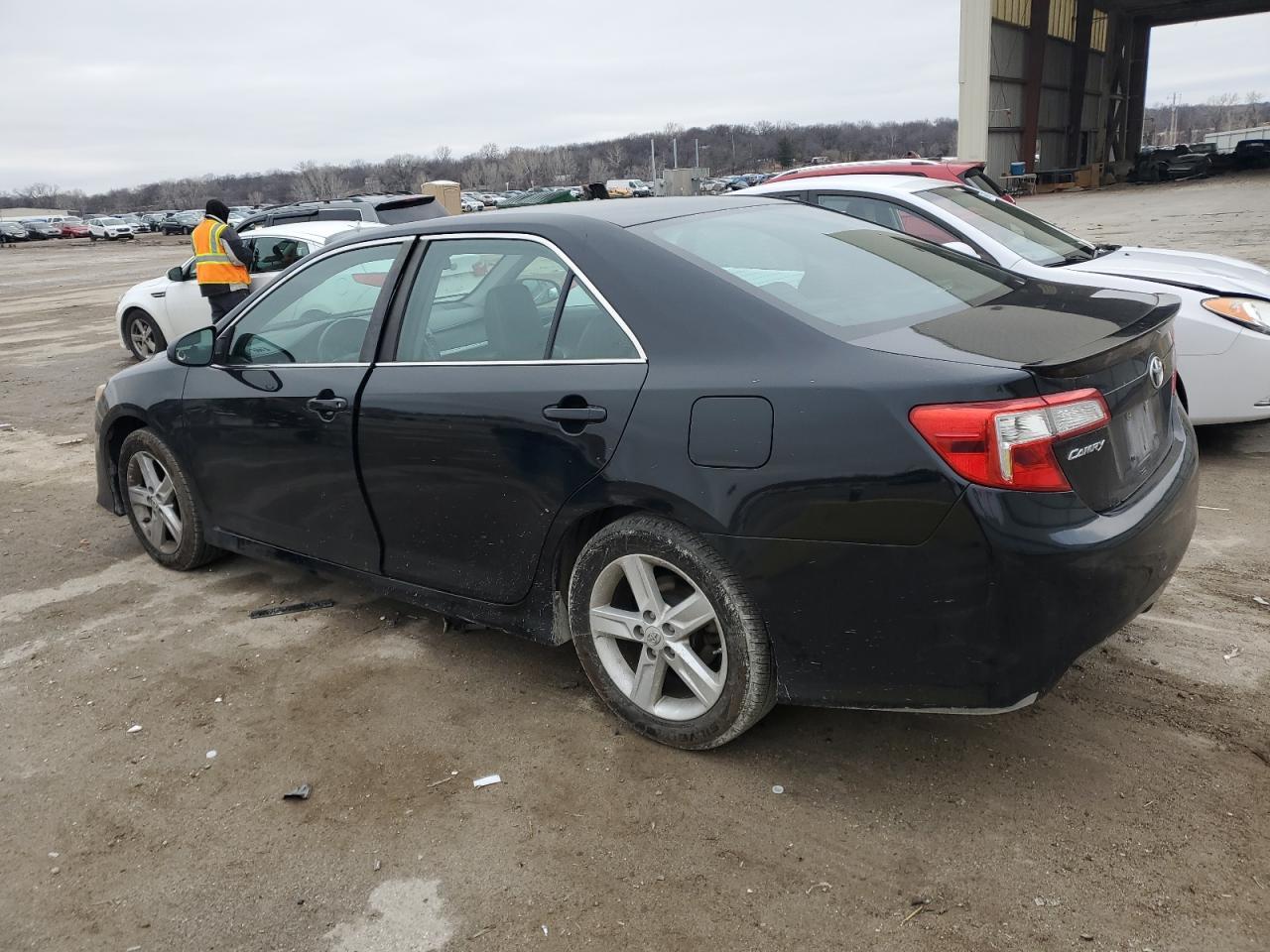 2014 TOYOTA CAMRY L - Image 2