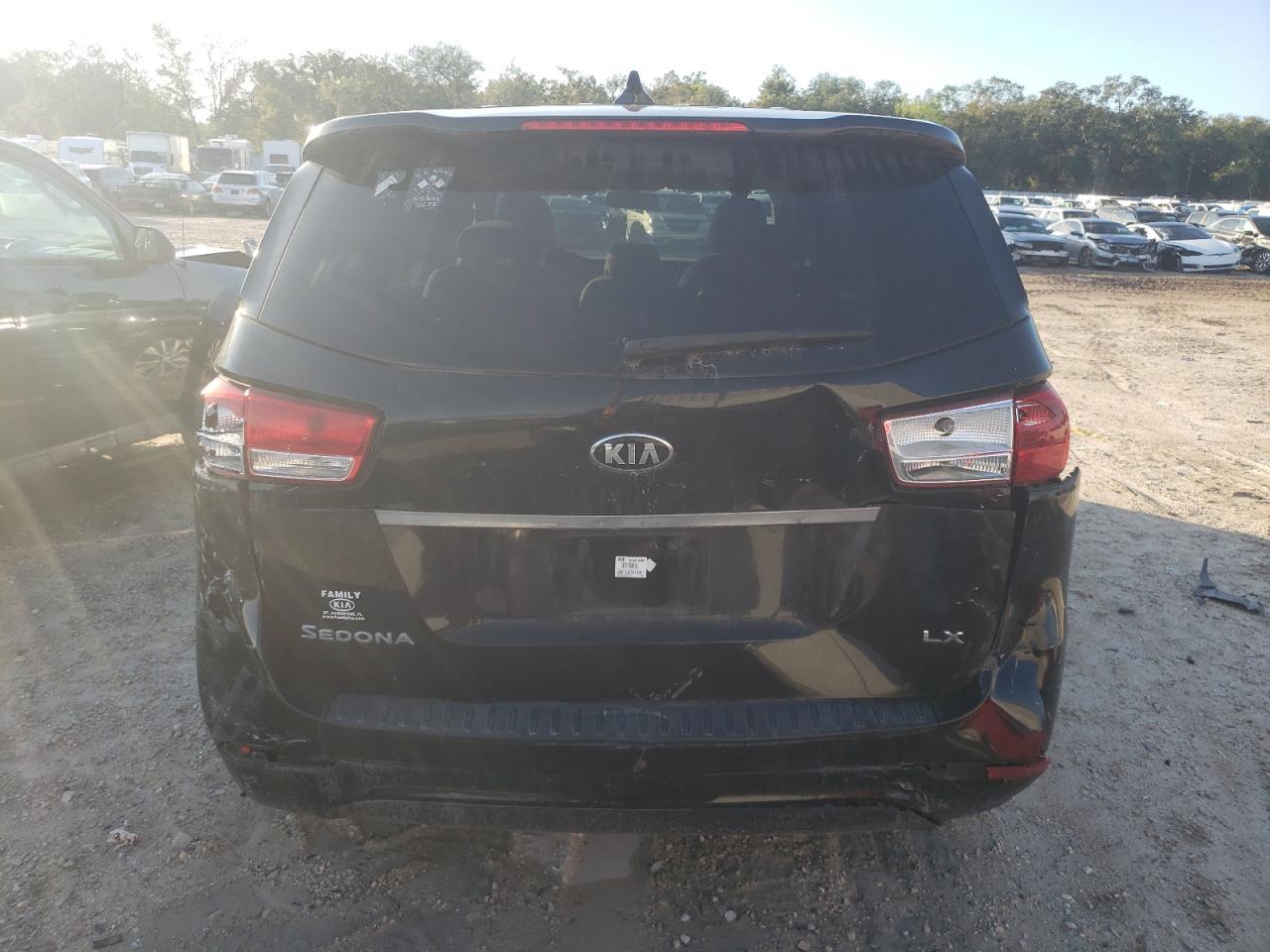 2017 KIA SEDONA LX - Image 6