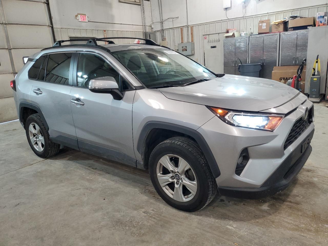 2020 TOYOTA RAV4 XLE - Image 4