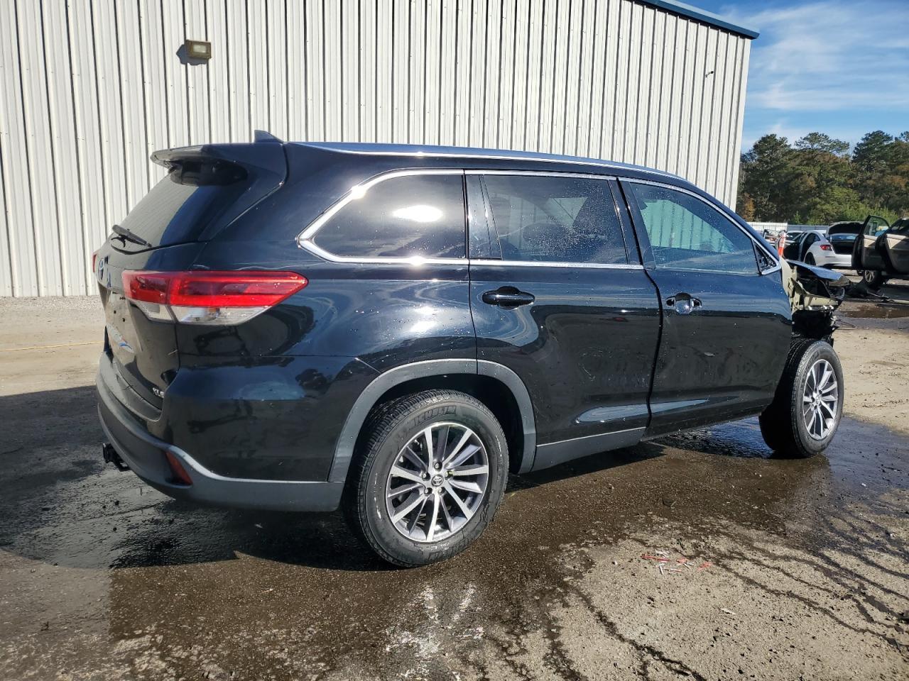 2019 TOYOTA HIGHLANDER - Image 3