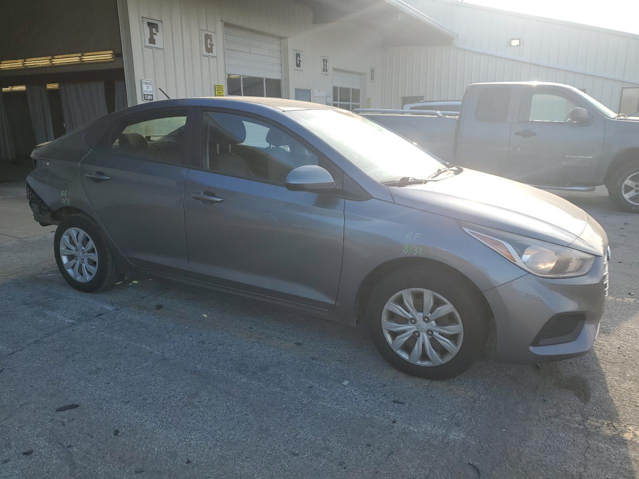 2019 HYUNDAI ACCENT SE - Фото 4