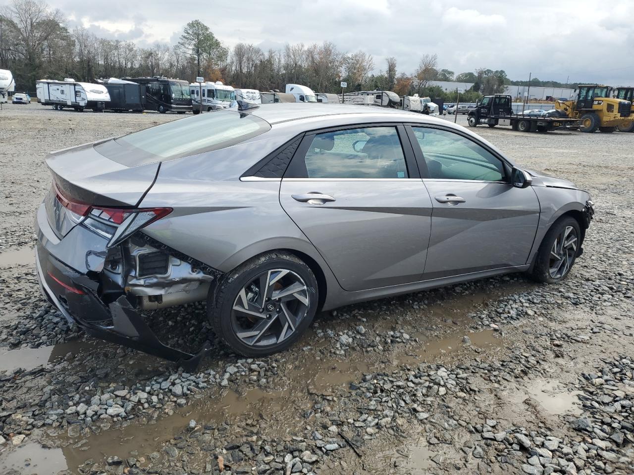 2024 HYUNDAI ELANTRA SE - Фото 3