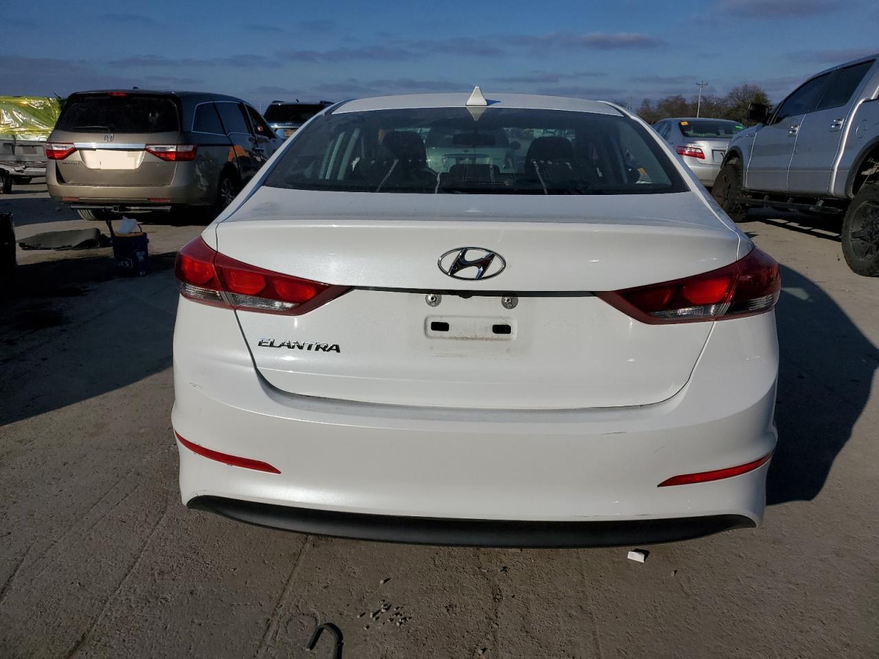 2018 HYUNDAI ELANTRA SE - Фото 6