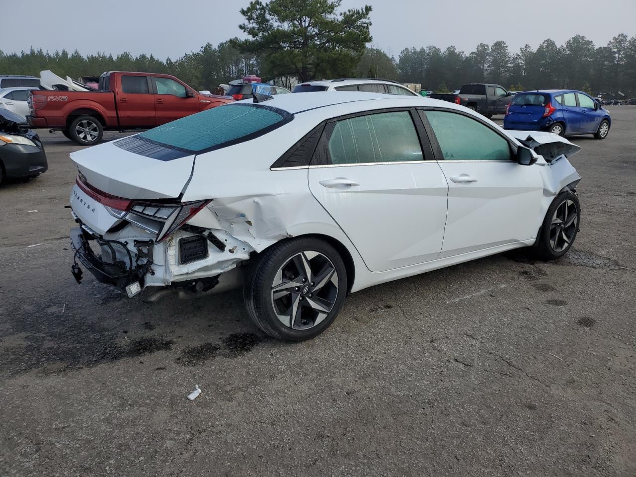 2022 HYUNDAI ELANTRA SE - Image 3