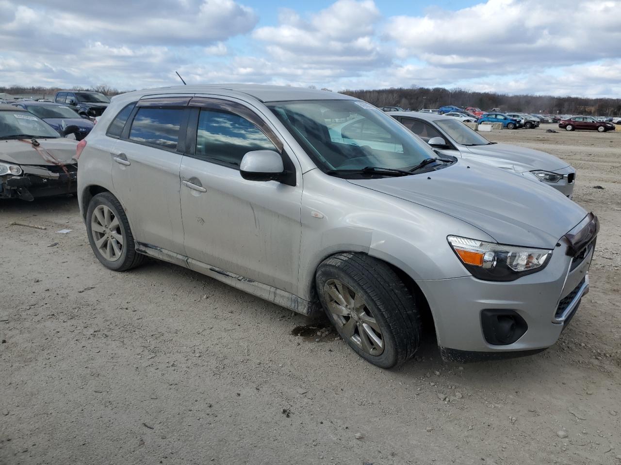2015 MITSUBISHI OUTLANDER - Фото 4