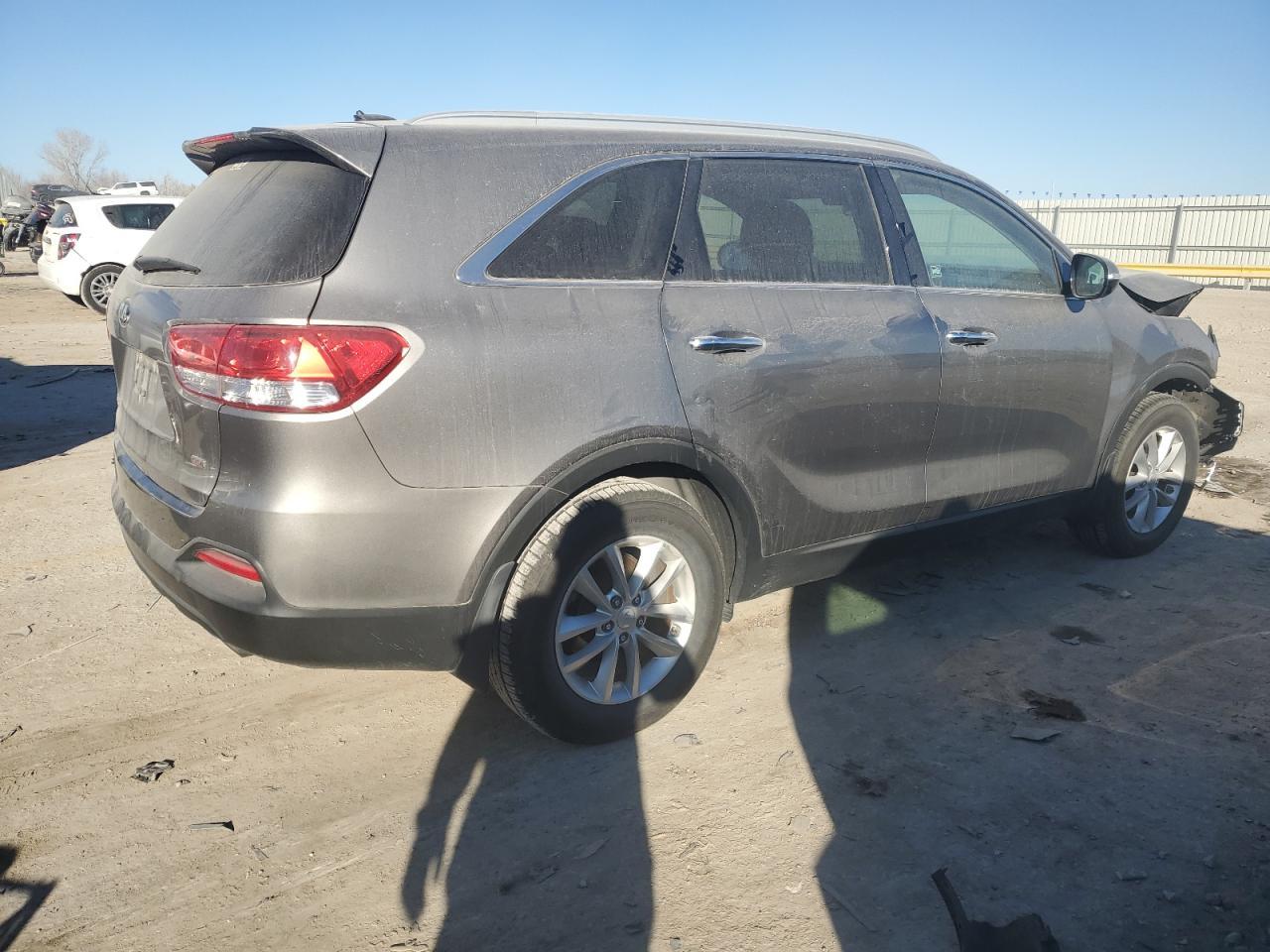 2017 KIA SORENTO LX - Фото 3