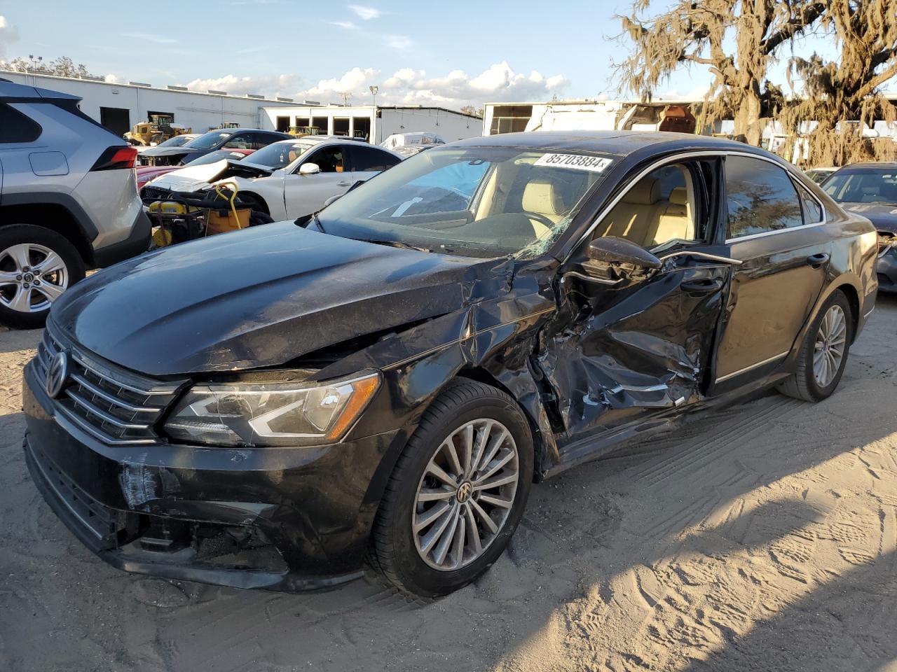 2017 VOLKSWAGEN PASSAT SE car image