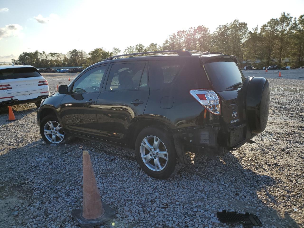 2011 TOYOTA RAV4 - Image 2