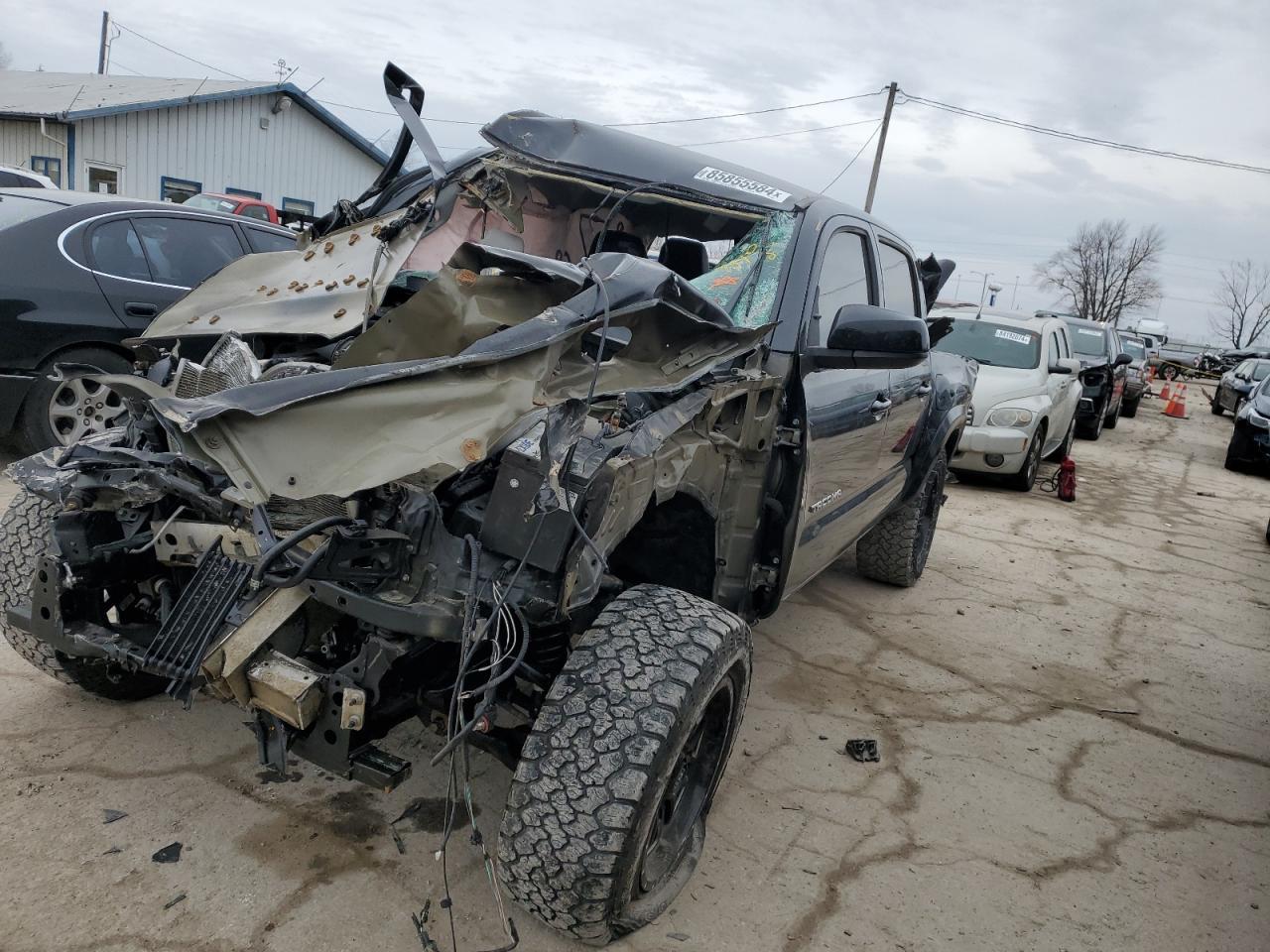 2017 TOYOTA TACOMA DOU