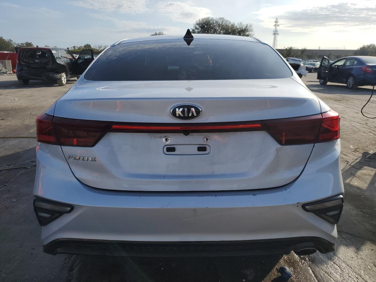 2021 KIA FORTE FE - Image 6