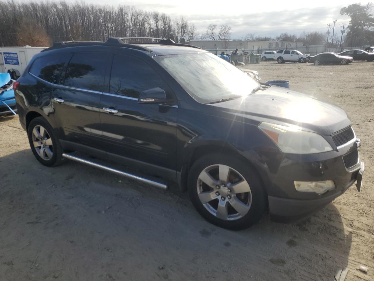 2011 CHEVROLET TRAVERSE L - Image 4