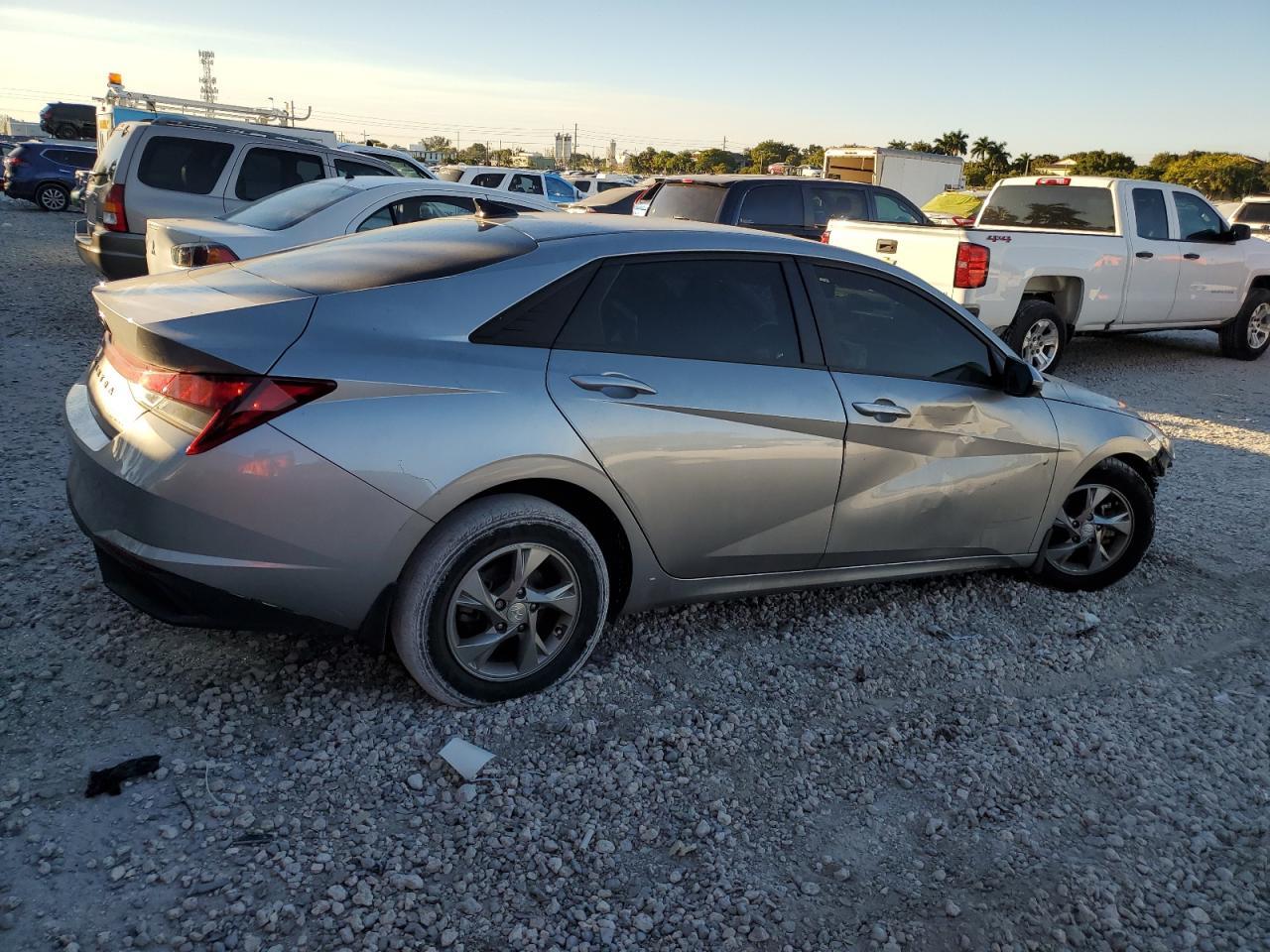 2023 HYUNDAI ELANTRA SE - Image 3