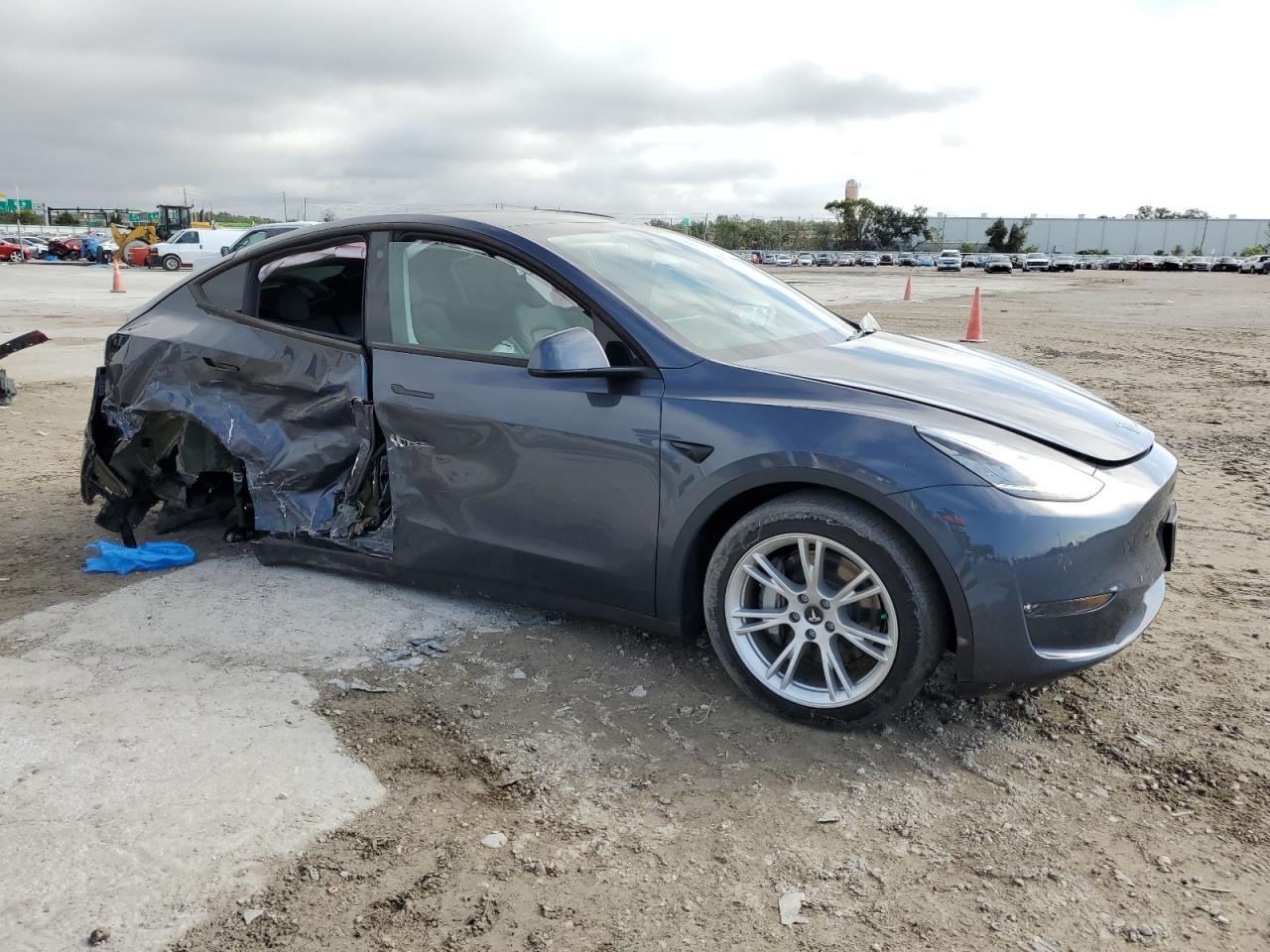 2023 TESLA MODEL Y - Image 4