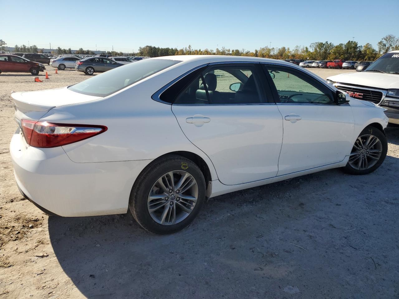 2015 TOYOTA CAMRY LE - Image 3