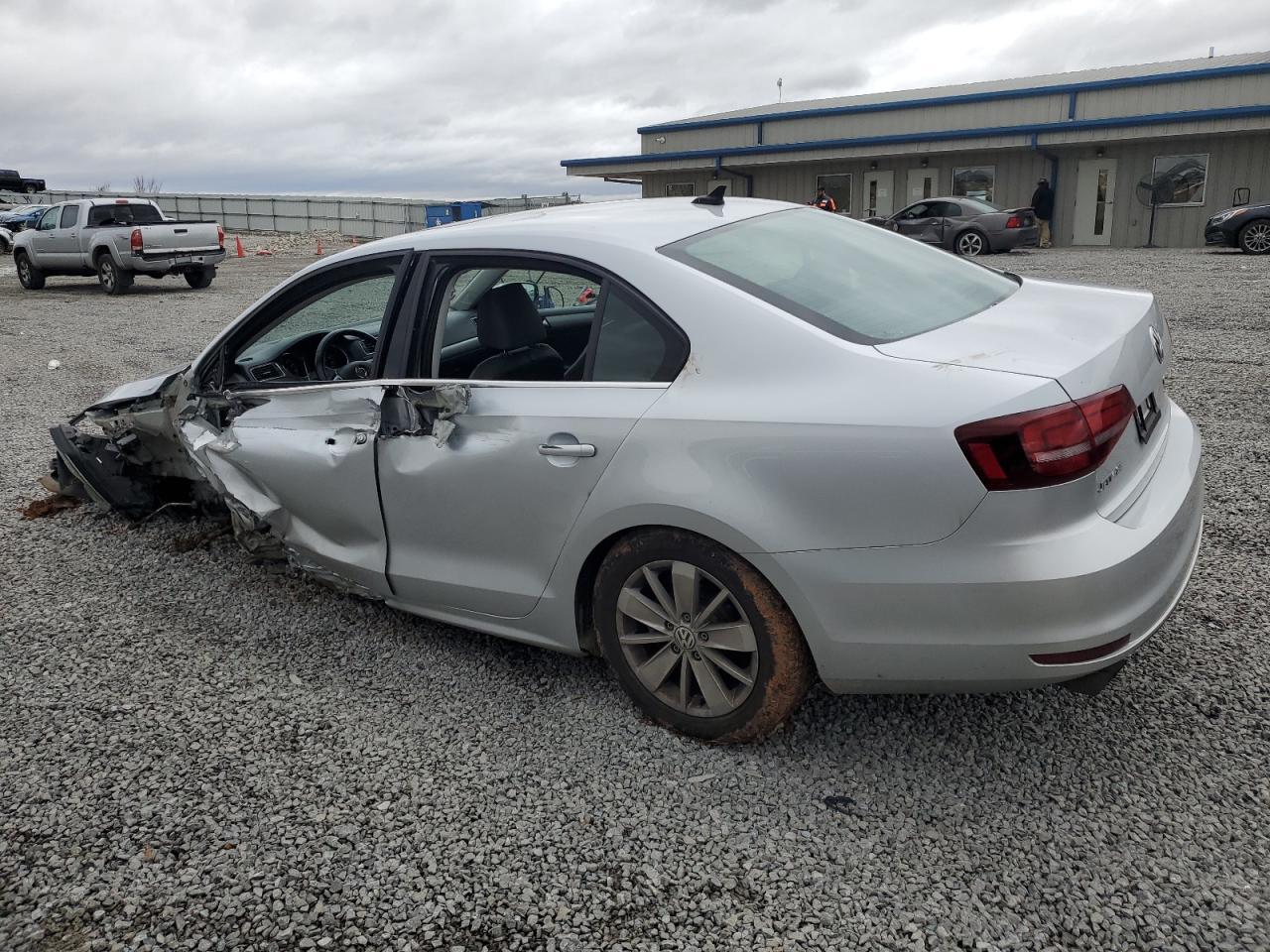 2016 VOLKSWAGEN JETTA SE - Image 2