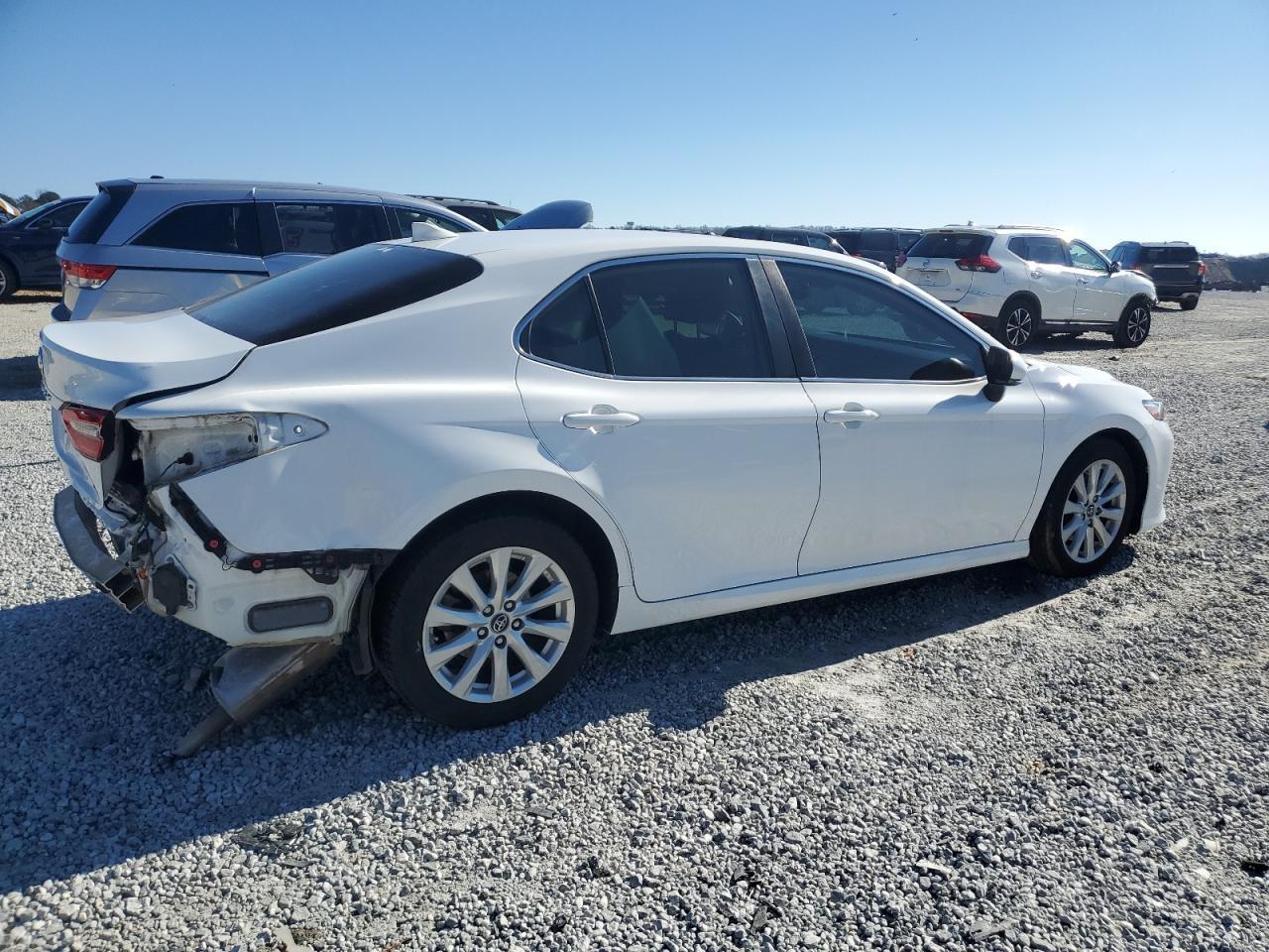 2019 TOYOTA CAMRY L - Фото 3