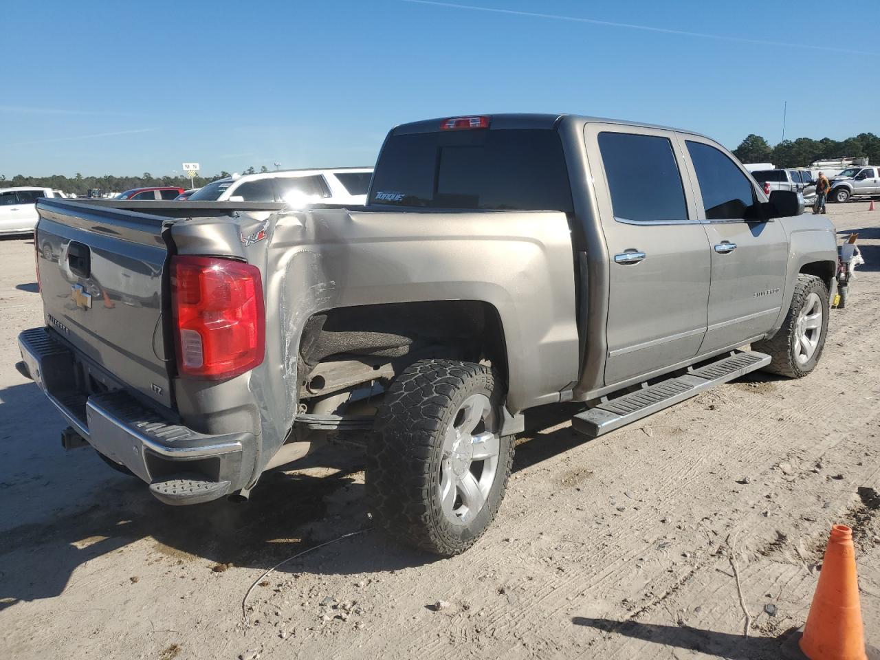 2017 CHEVROLET SILVERADO - Image 3
