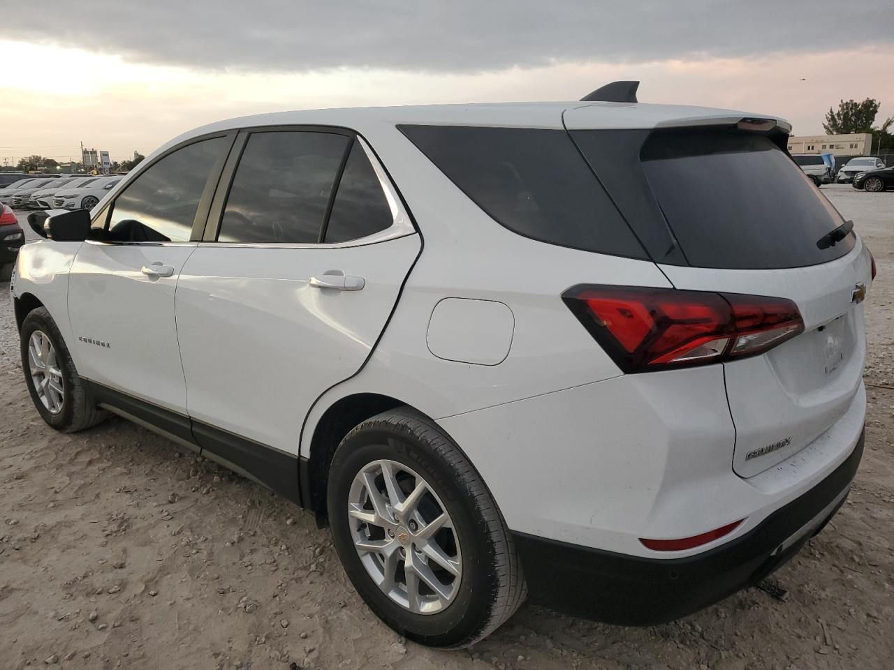 2024 CHEVROLET EQUINOX LT - Image 2