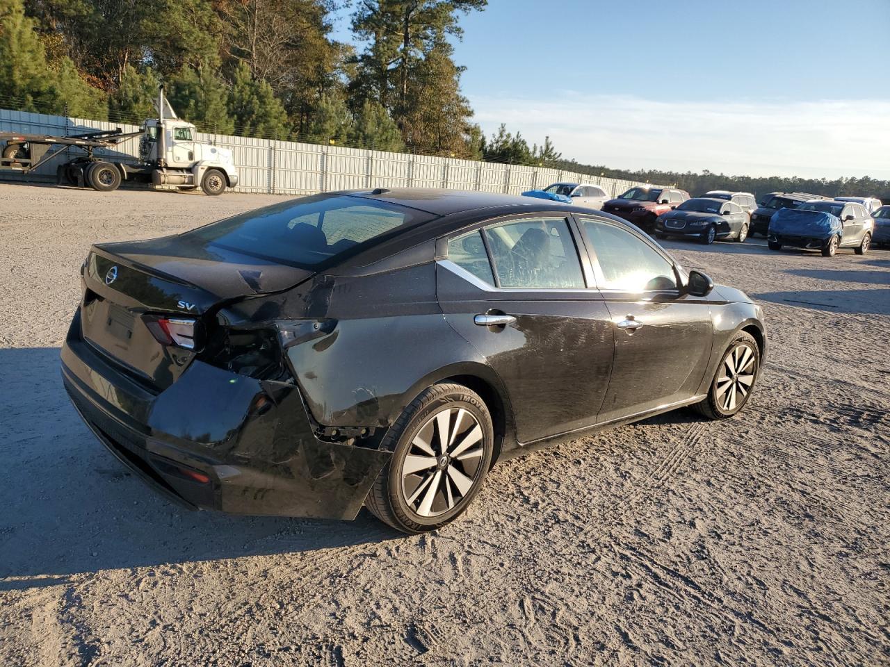 2022 NISSAN ALTIMA SV - Image 3